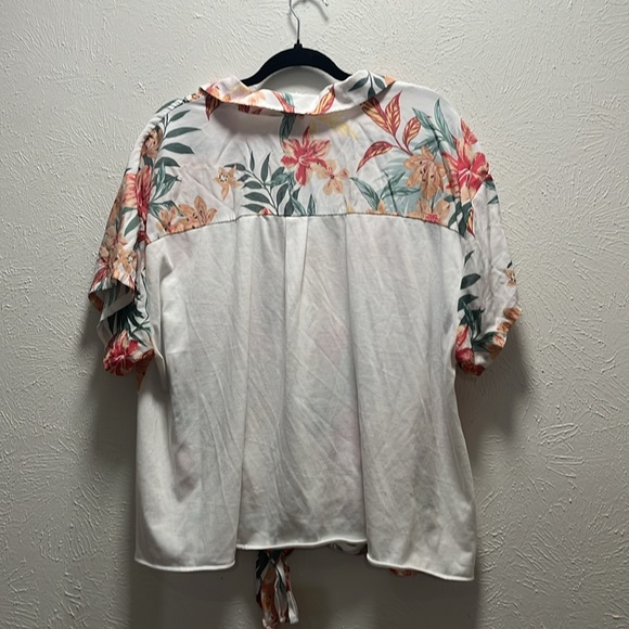 Love Potion Tropical Tie-Front Top 3X - Picture 4 of 4